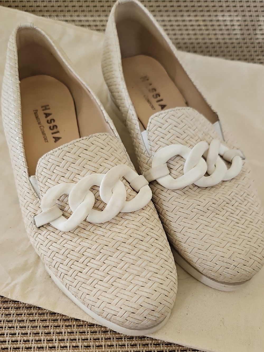 Hassia Womens Loafers, Womens Cream Color Slip In Shoes, SIZE 8 USA